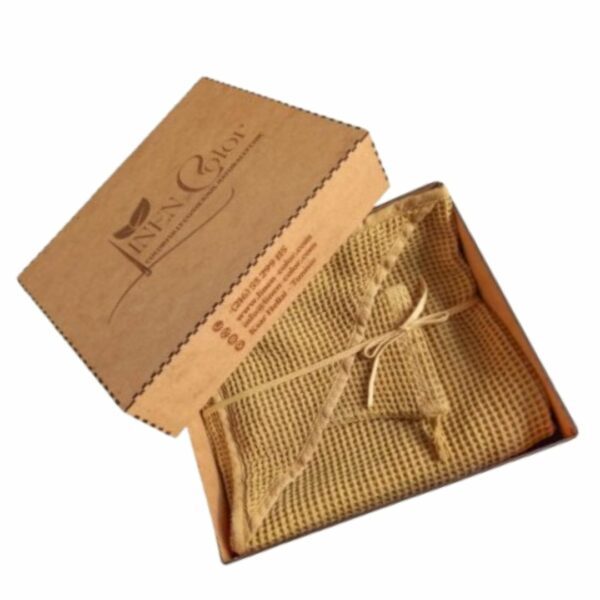 Cape de bain bébé vert olive en coton gaufré nid d’abeille accompagnée de son gant de toilette assorti, douce et absorbante pour la sortie du bain.