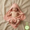 Cape de bain bébé vieux rose en coton gaufré nid d'abeille et teinture végétale naturelle par Linen Color.