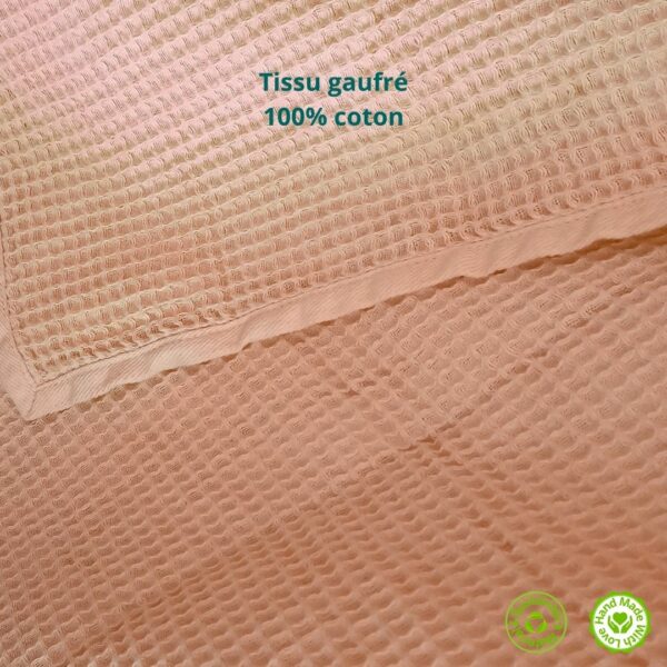 Cape de bain bébé vieux rose en coton gaufré nid d'abeille et teinture végétale naturelle par Linen Color