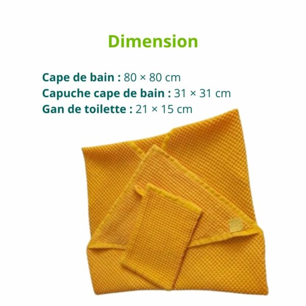 Cape de bain bébé jaune en coton gaufré nid d’abeille accompagnée de son gant de toilette assorti, douce et absorbante pour la sortie du bain.