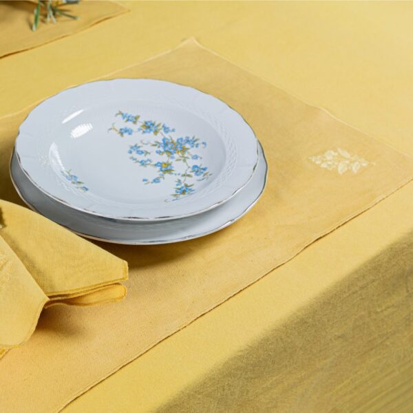 set-de-table-denim-coton-teinture-naturelle-jaune-moutarde-doré-linen-color (3) Coffret Linge de Table 13 Pièces Coton Teinture Végétale – Jaune Moutarde Doré – LINEN COLOR