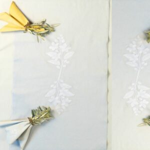 Chemin de table jean coton teinture végétale Vert Olive Patiné – LINEN COLOR